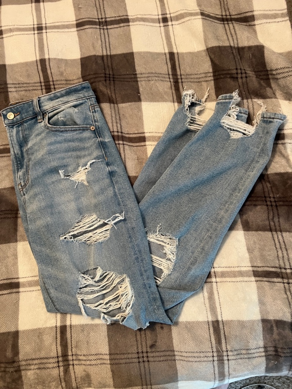 American Eagle Outfitters Light Blue Distressed Skinny Jeans